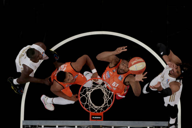 础坚实的同 础坚实的同